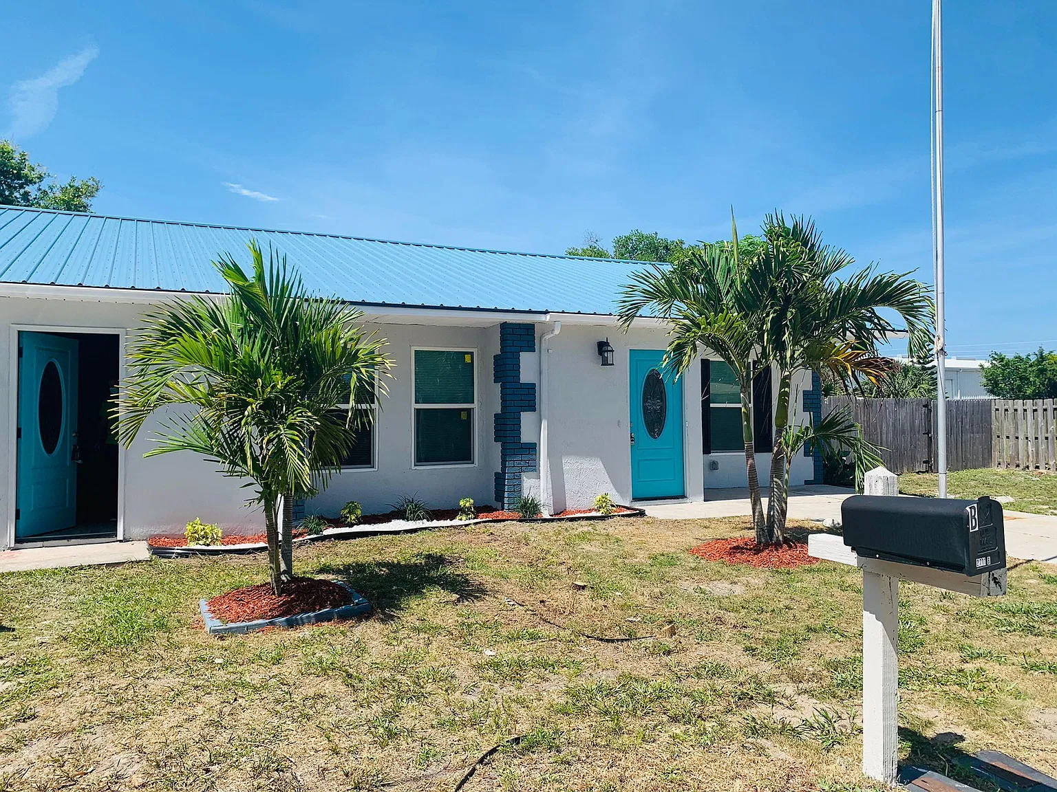 2711 Palm Dr NE — Photo 4