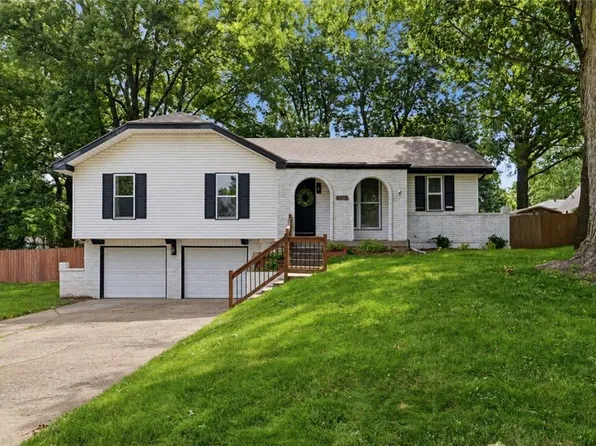 6015 Hauser Dr, Shawnee, KS 66216