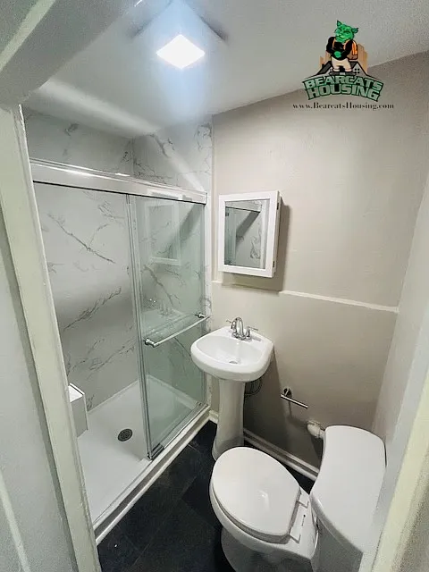 133 Beethoven St — Photo 3