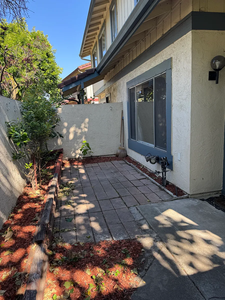 Front Yard - 6804 Jarvis Ave