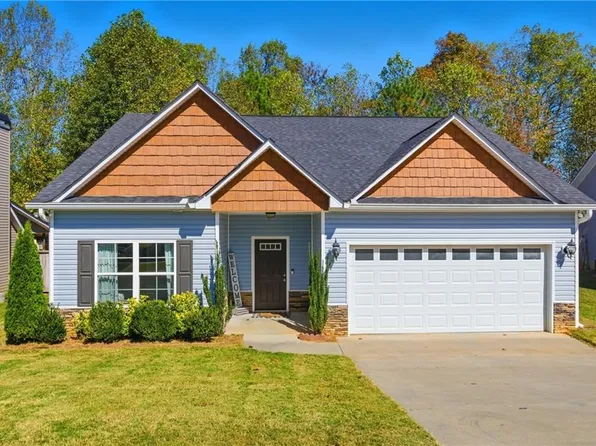 324 Highland Pointe Dr, Alto, GA 30510