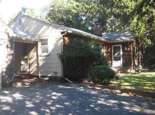 2 Valentine Rd, Shoreham, NY 11786