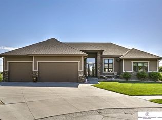 16802 Cady Cir, Omaha, NE 68116