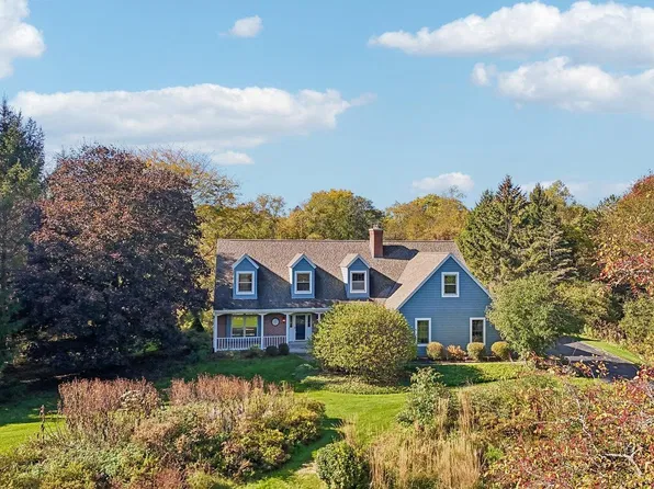 1357 Cedarton PARKWAY, Grafton, WI 53024