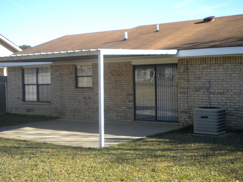 2nd image of 104 Sheryl Ln