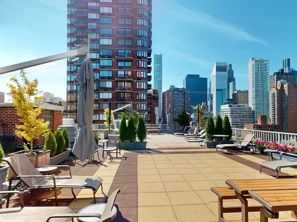 301 East 62nd Street image 12 of 16