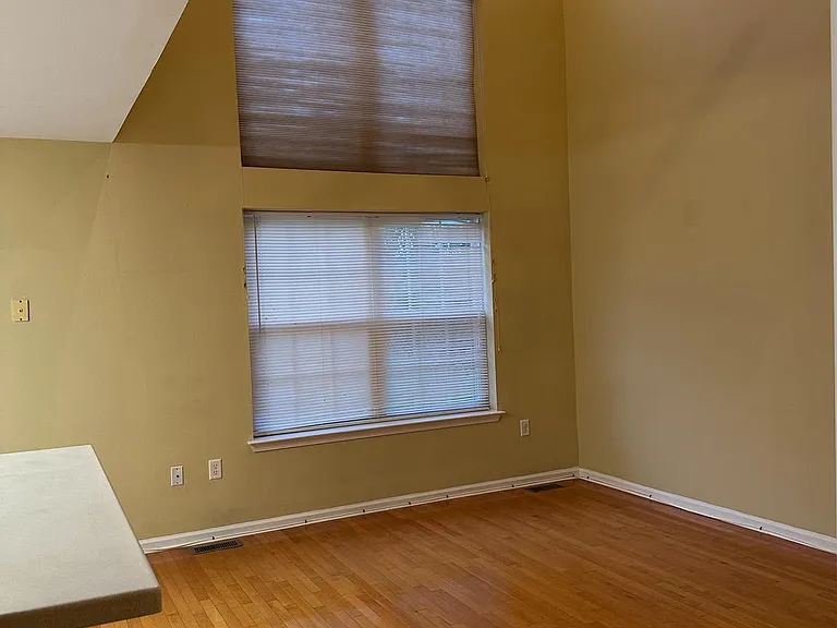 193 Fountayne Ln — Photo 6