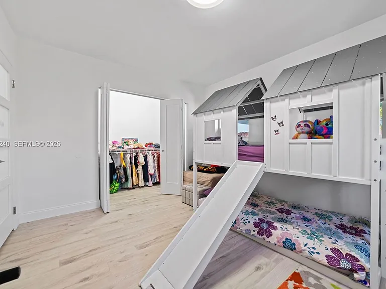 930 NE 182nd Ter — Photo 24