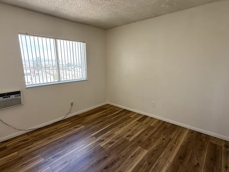 721 Upton Dr #4 — Photo 4