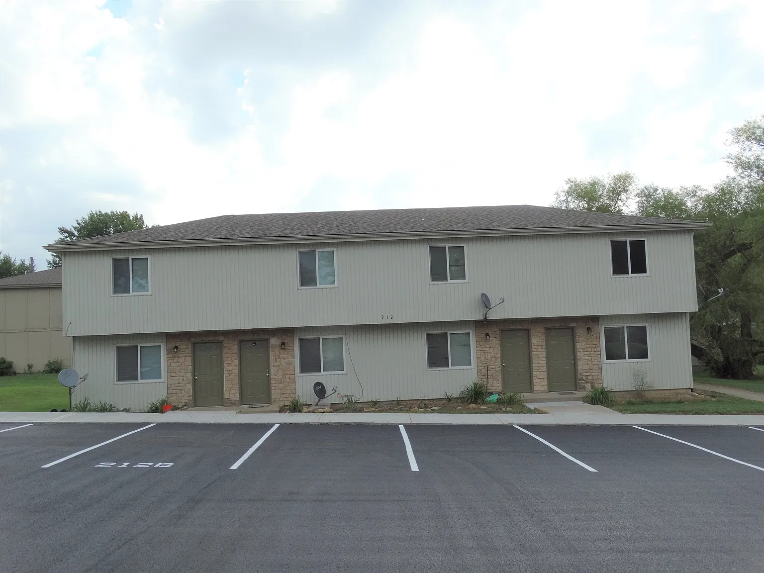 2 bed, 850 sqft, $1,250 — Photo 1