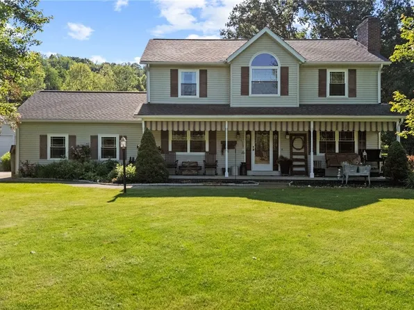 1281 Tall Timber Rd NE, New Philadelphia, OH 44663