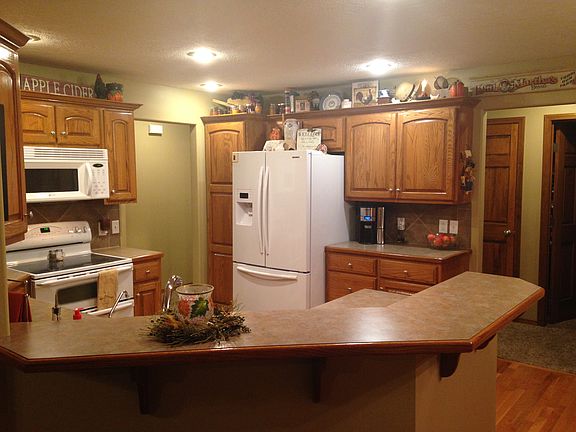 Lots of cabinets and pantry