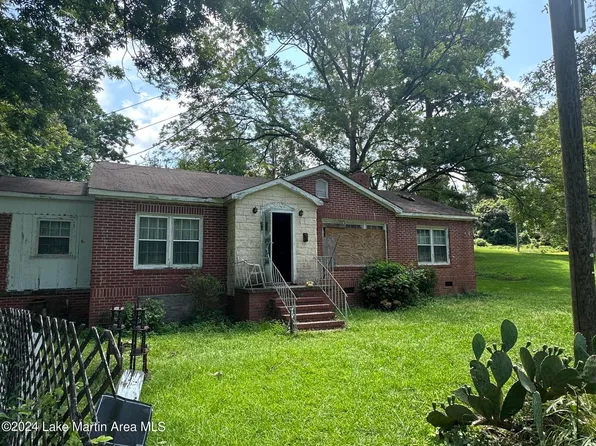 26 Hall St, Alexander City, AL 35010