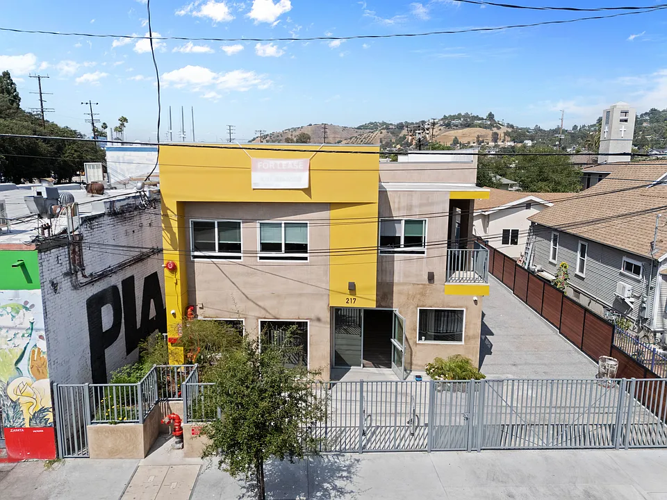 217 W Avenue 37