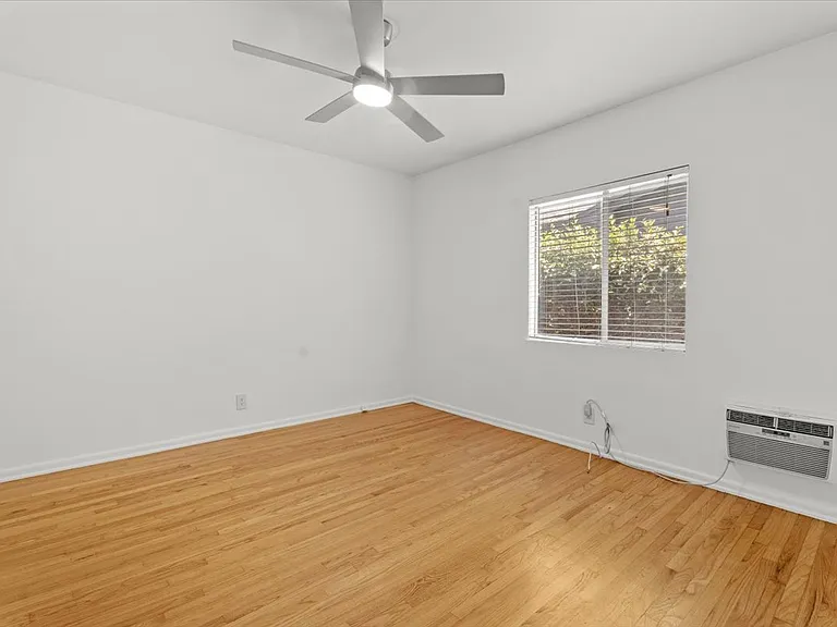 1901 Griffith Park Blvd #1901 — Photo 11