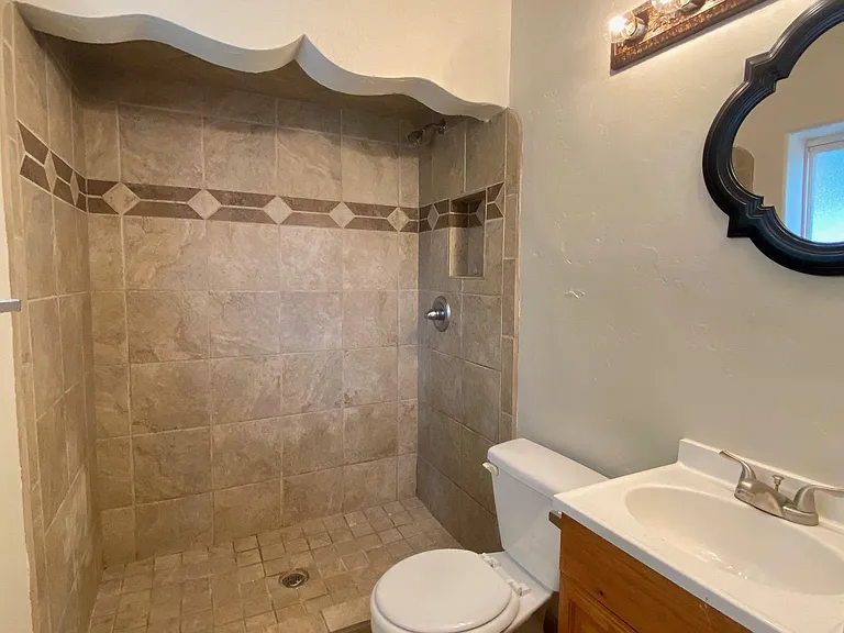 827 N San Pedro St — Photo 9