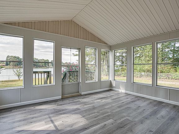 2nd image of 1520 Lakeshore Dr