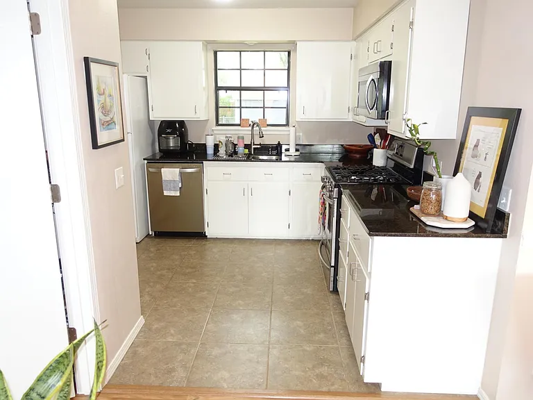 404 NW 3rd St — Photo 5