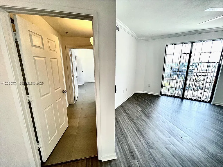 1919 Van Buren St #818A — Photo 21