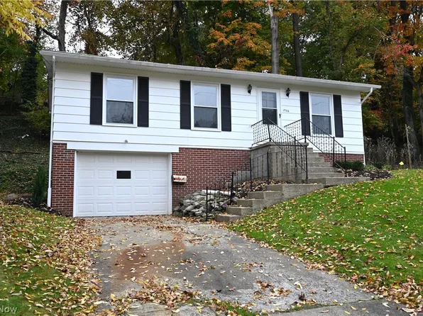 1966 Chapel Hill Dr, Youngstown, OH 44511