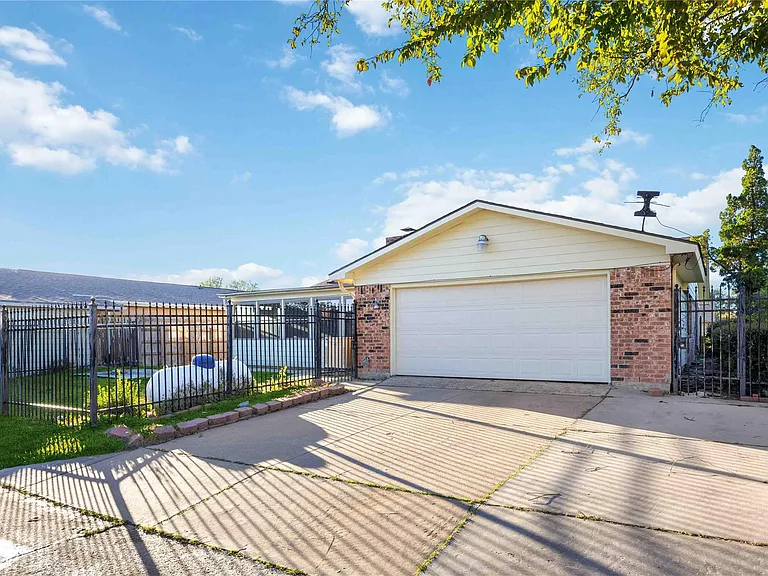 14515 Merry Meadow Dr — Photo 23