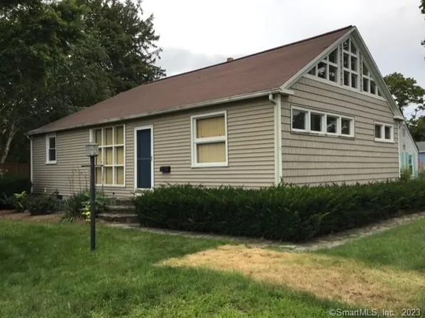 5 Maplewood Dr, Clinton, CT 06413