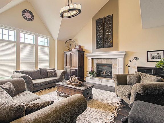 4th image of 1020 Redwood Ln