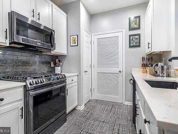 5th image of 4862 Eisenhower Ave Unit 367