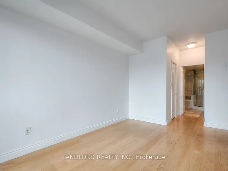 77 McMurrich St #307 — Photo 8