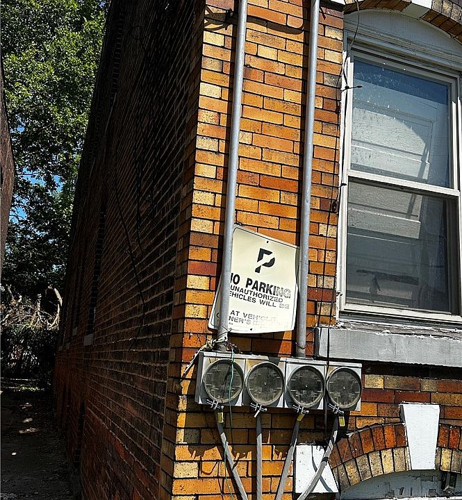 2nd image of 1055 Addison Rd