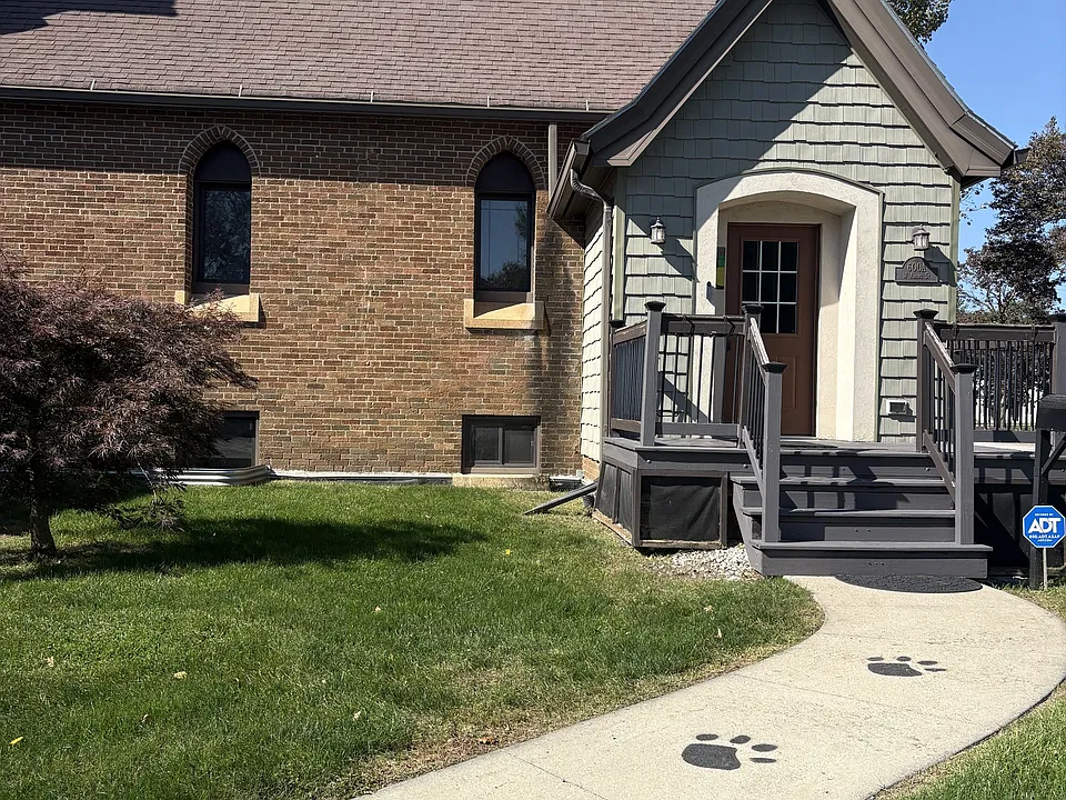 600 W Adams St