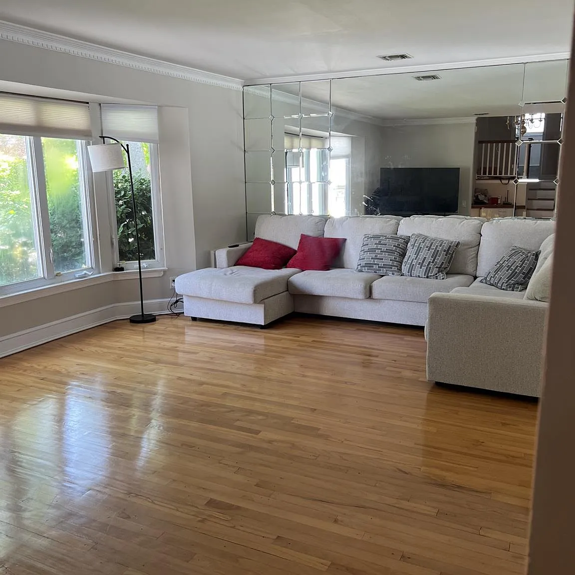3 bed, 3.0 bath, 2455 sqft, $6,250 — Photo 2