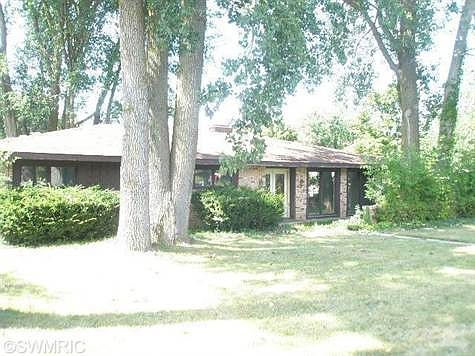 2nd image of 830 N Hillcrest Dr