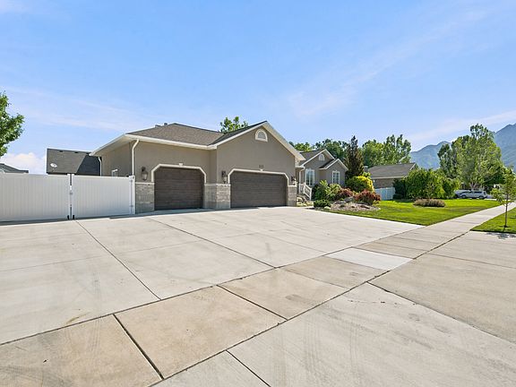 5th image of 333 E Rosewood Park Ln