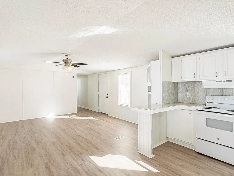 1202 US Highway 190 E #17 — Photo 25