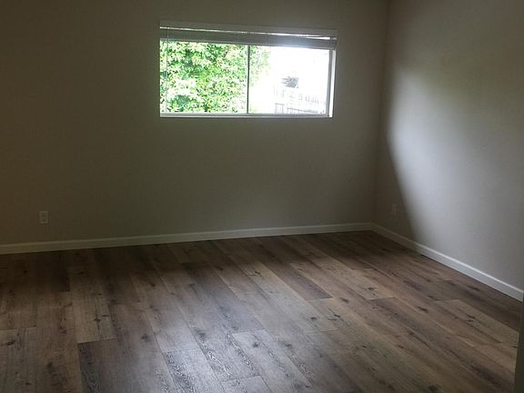 4th image of 149 N Mountain Trl APT J