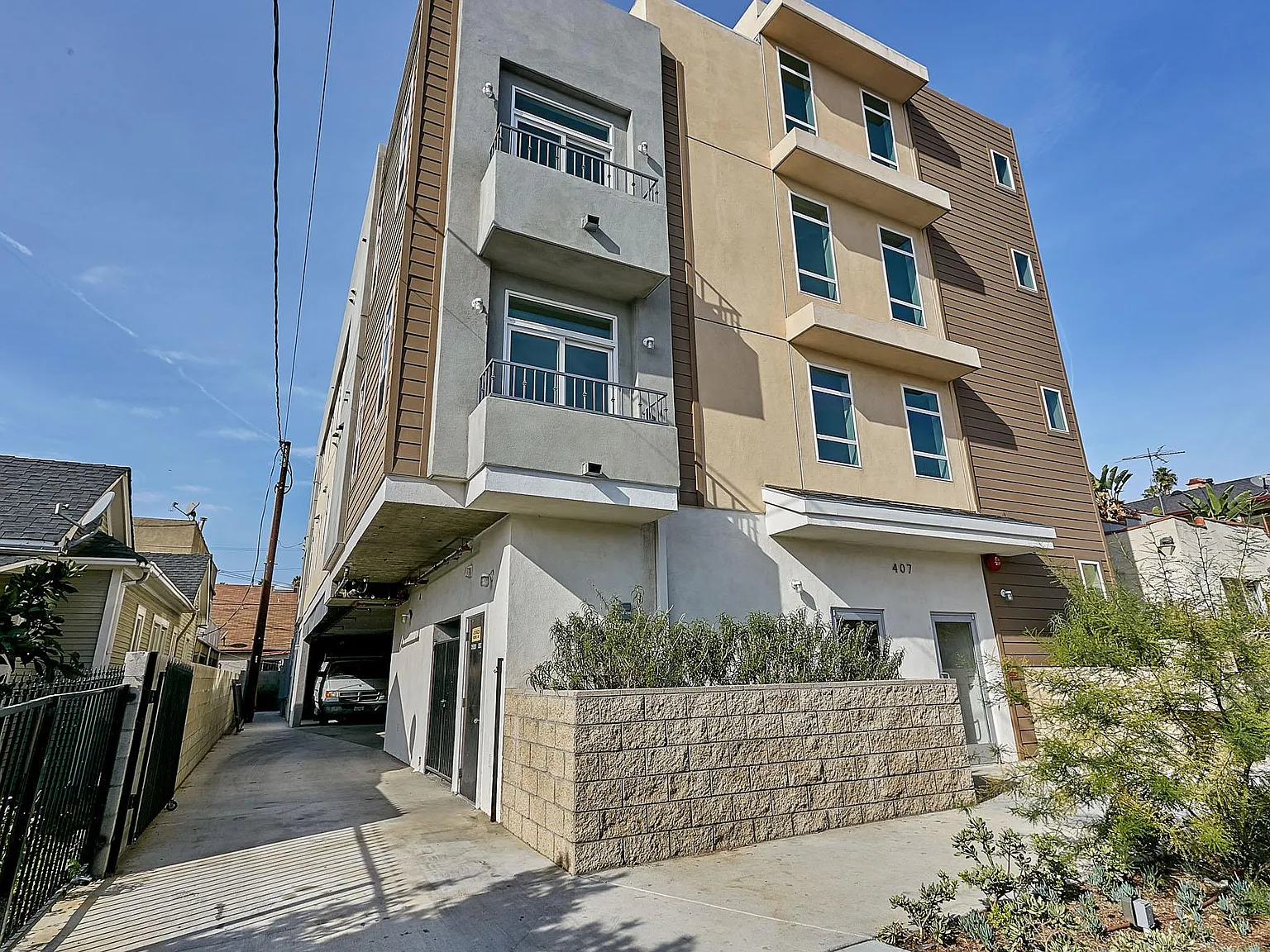 2 bed, 900 sqft, $2,600 — Photo 1