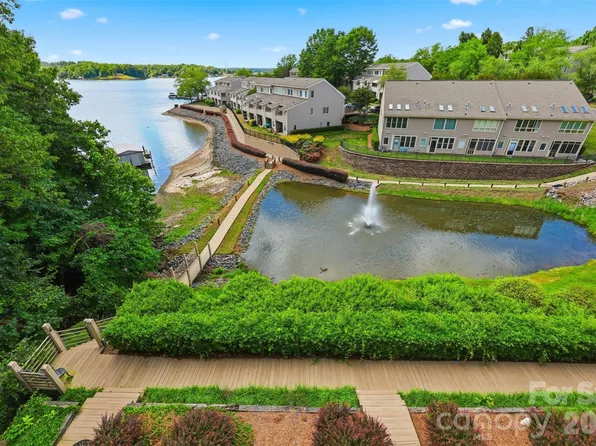 14614 Waterside Dr, Charlotte, NC 28278