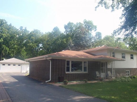 3rd image of 44 N Lake Ave