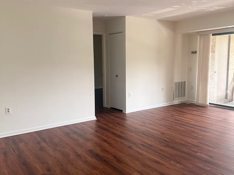 2842 Dover Ln #304 — Photo 12