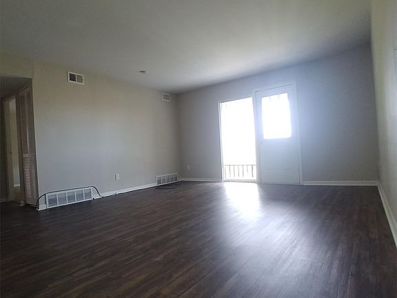 5th image of 3403 Campbell St APT 3