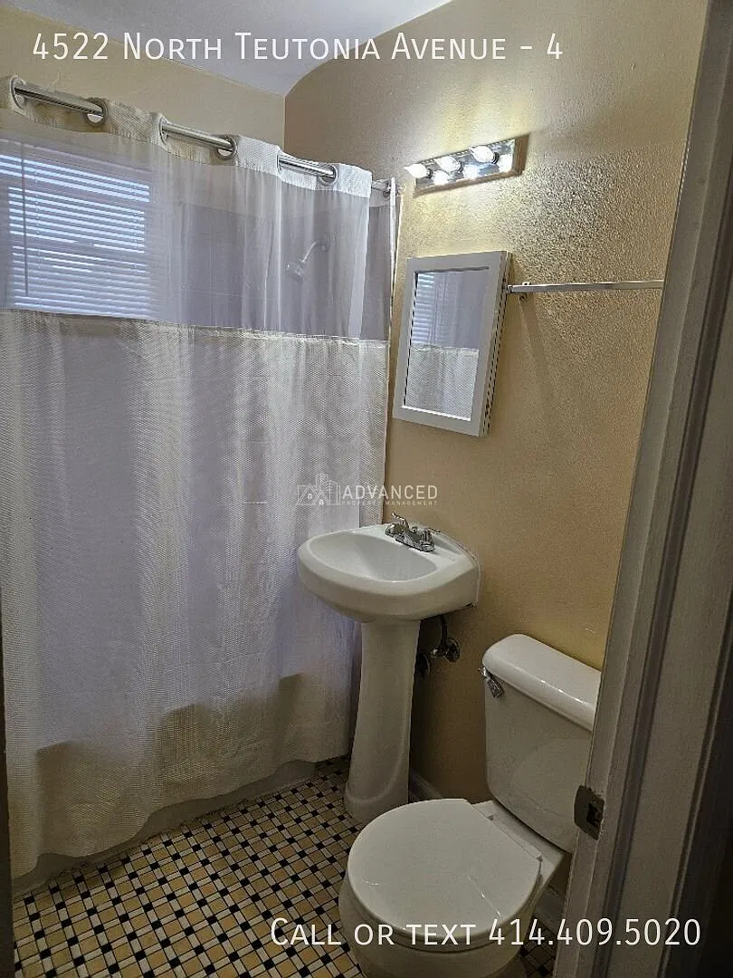 Second Floor 2-Bedroom Apartment in Garden Homes Available Now! — Photo 4