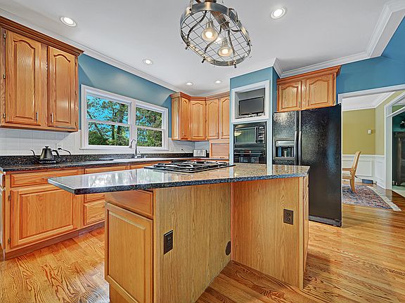 5th image of 1313 Kensington Dr