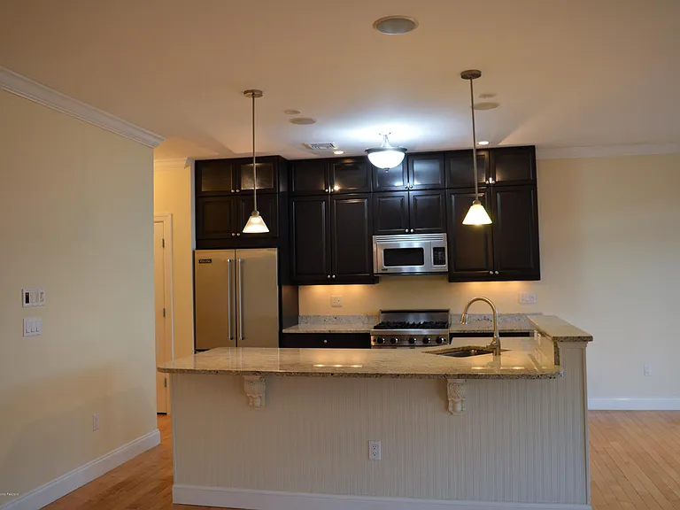 606 Park Ave — Photo 8