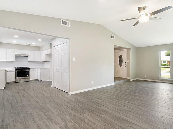 Wonderful, open floorplan