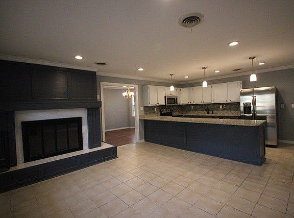 5th image of 102 Lakeway Dr