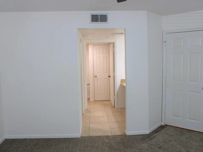 master bedroom 13/5' x' 12.75'