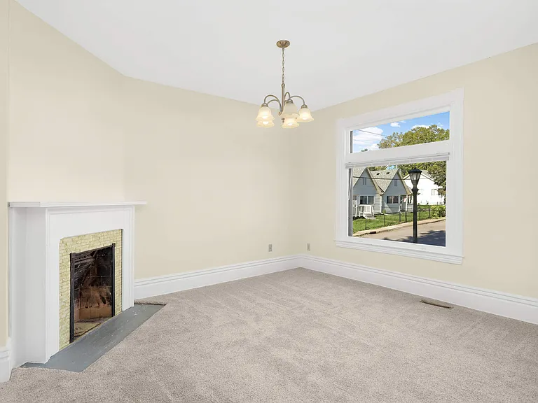 460 Beaumont St — Photo 26