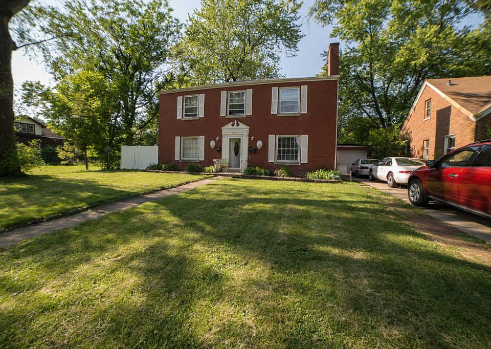 2nd image of 305 E 16th St