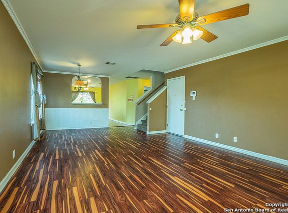3rd image of 10618 Springwood Sq